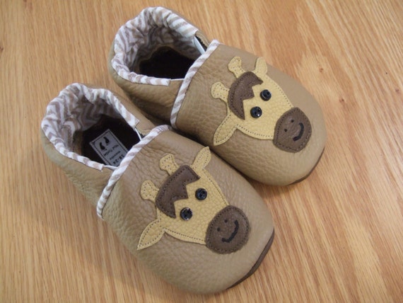 giraffe baby shoes size 18-24 months / 6 soft soled moccasins