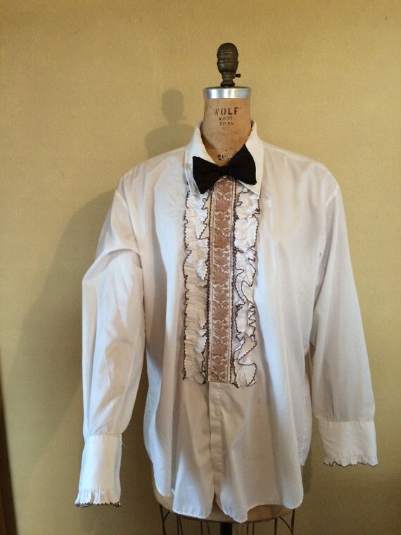 1970s Men's white and brown Ruffled Tuxedo Shirt neck 18