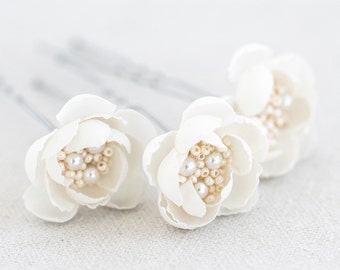 715_Off white hair flower pin, Bridal hair accessory, Small flower pin, Wedding flower pin, Bridal natural white flower pin Hair flowers set