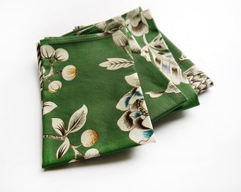 Cloth Napkins - Green and White Floral Chinoiserie Cloth Napkins- Set of 4- Limited Edition