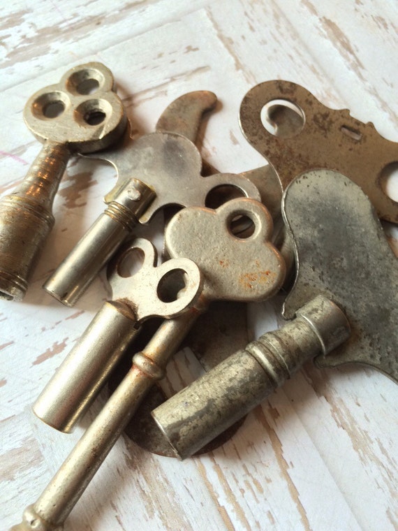 Antique clock keys 7 vintage keys brass instant by KeyBoogie