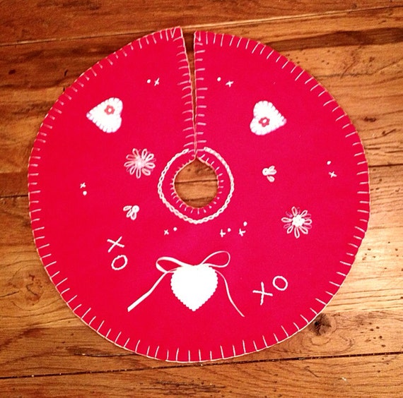 Valentine Tree Skirt 