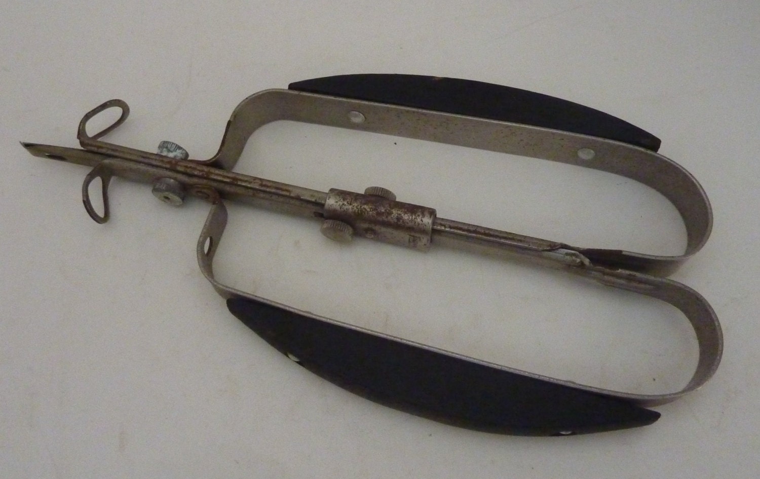 vintage hooked rug shuttle needle 1930