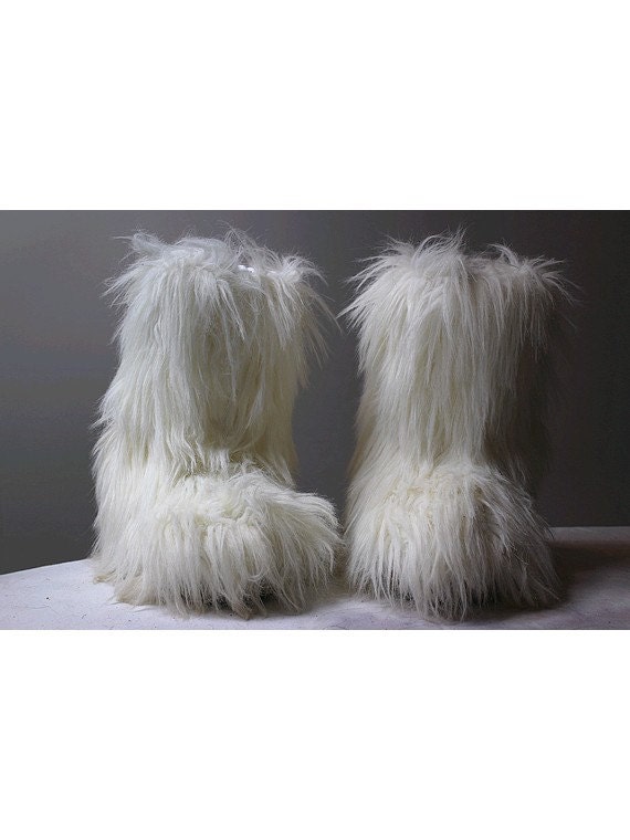 furry moon boots