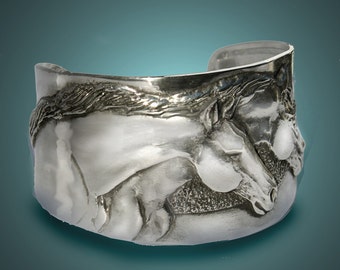Horse bracelet, Two Horse Heads cuff bracelet in silver-pewter handmade USA
