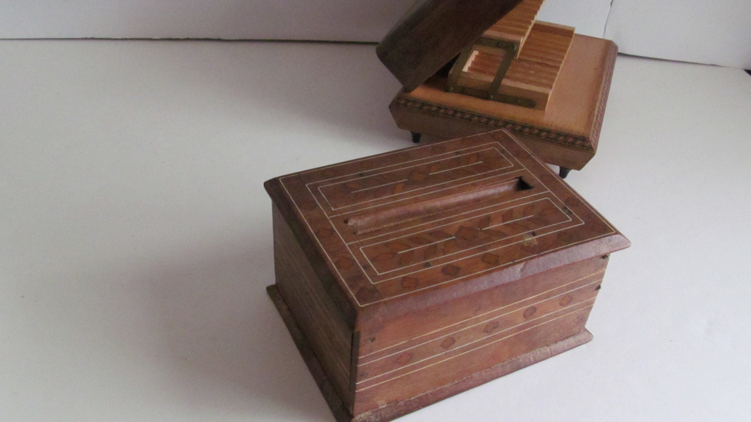 Pop Up Cigarette Dispenser Wooden inlaid Box Cigarette Holder