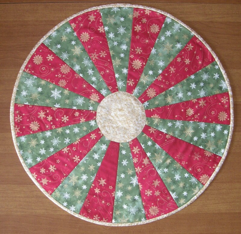 Christmas Quilted Table Topper Red Green Round Star Quilt