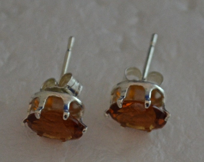 Hessonite Garnet Studs, 8x6mm Oval, Natural, Set in Sterling Silver E698