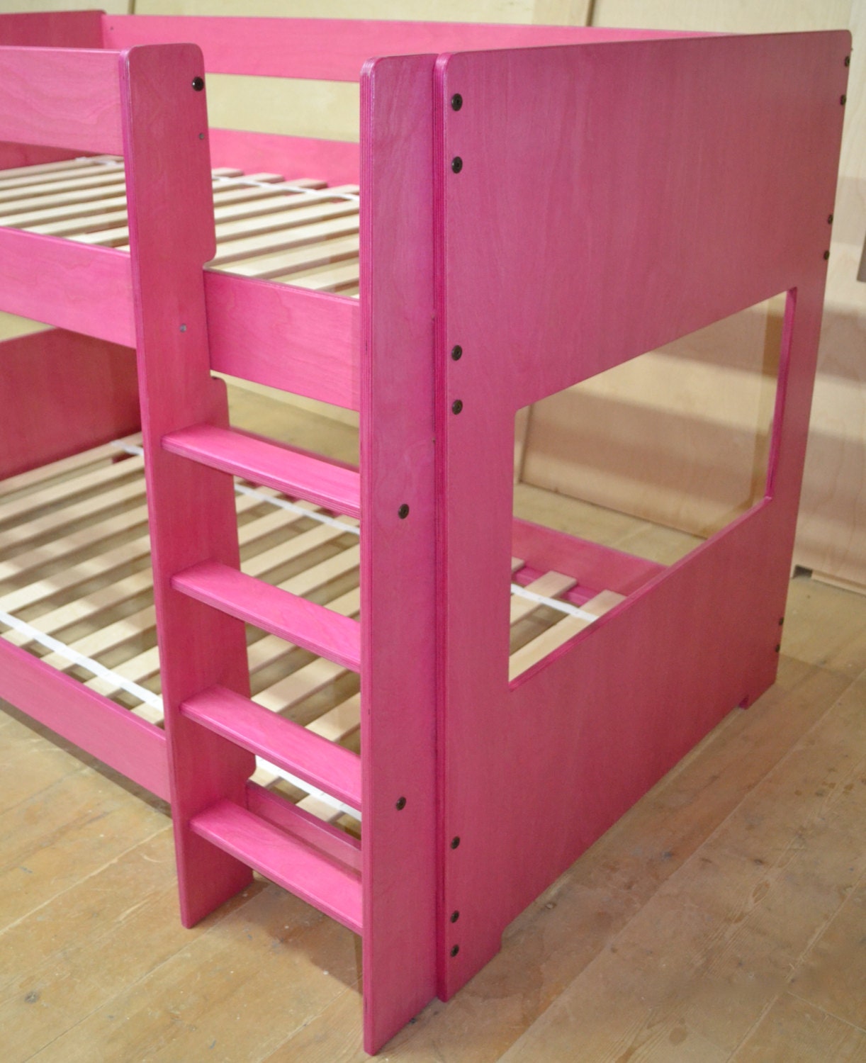 Mid bunk bed in pink
