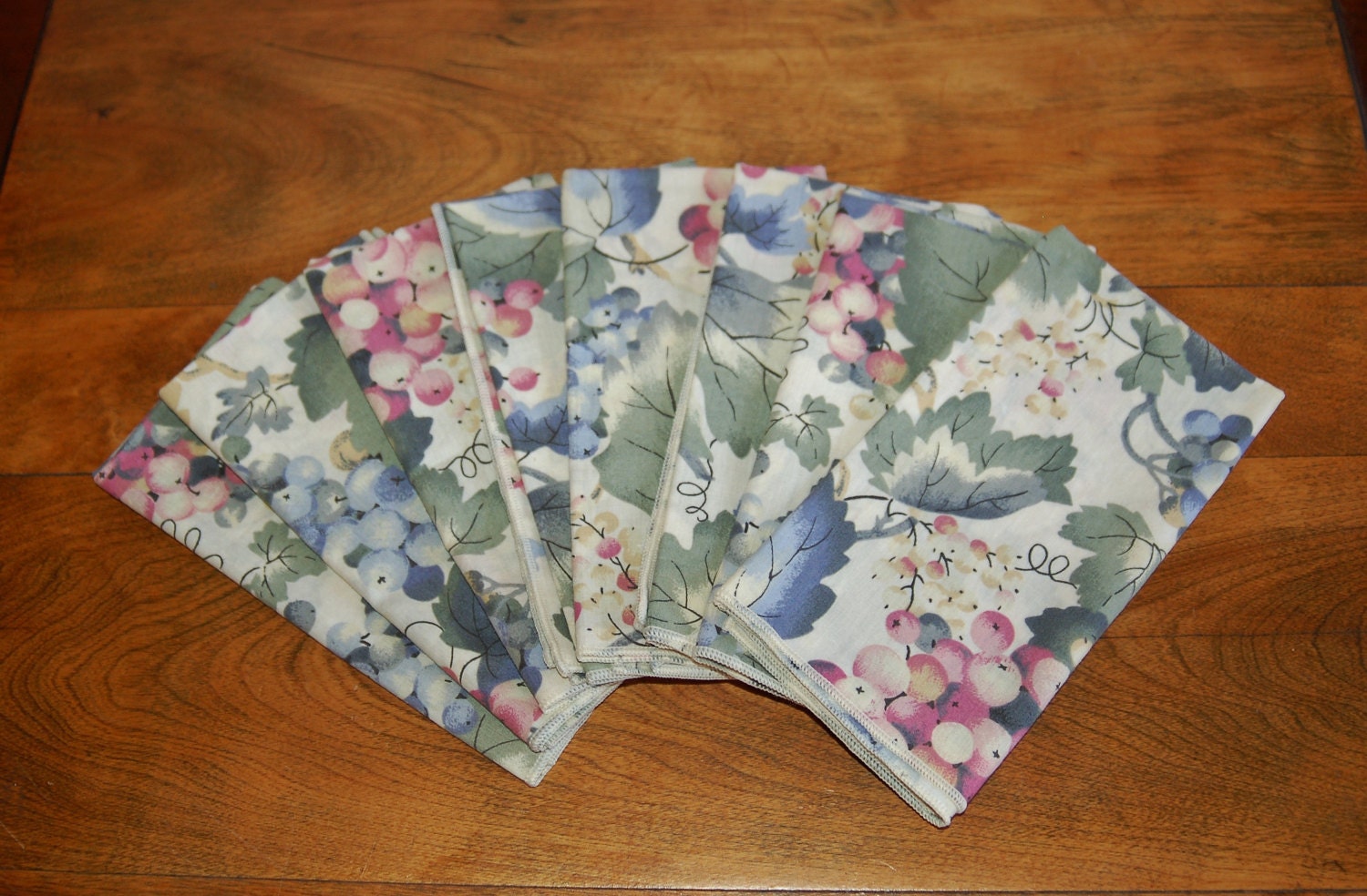 8 Grapes Dinner Napkins NOS Grape and Grape Leaves Cotton