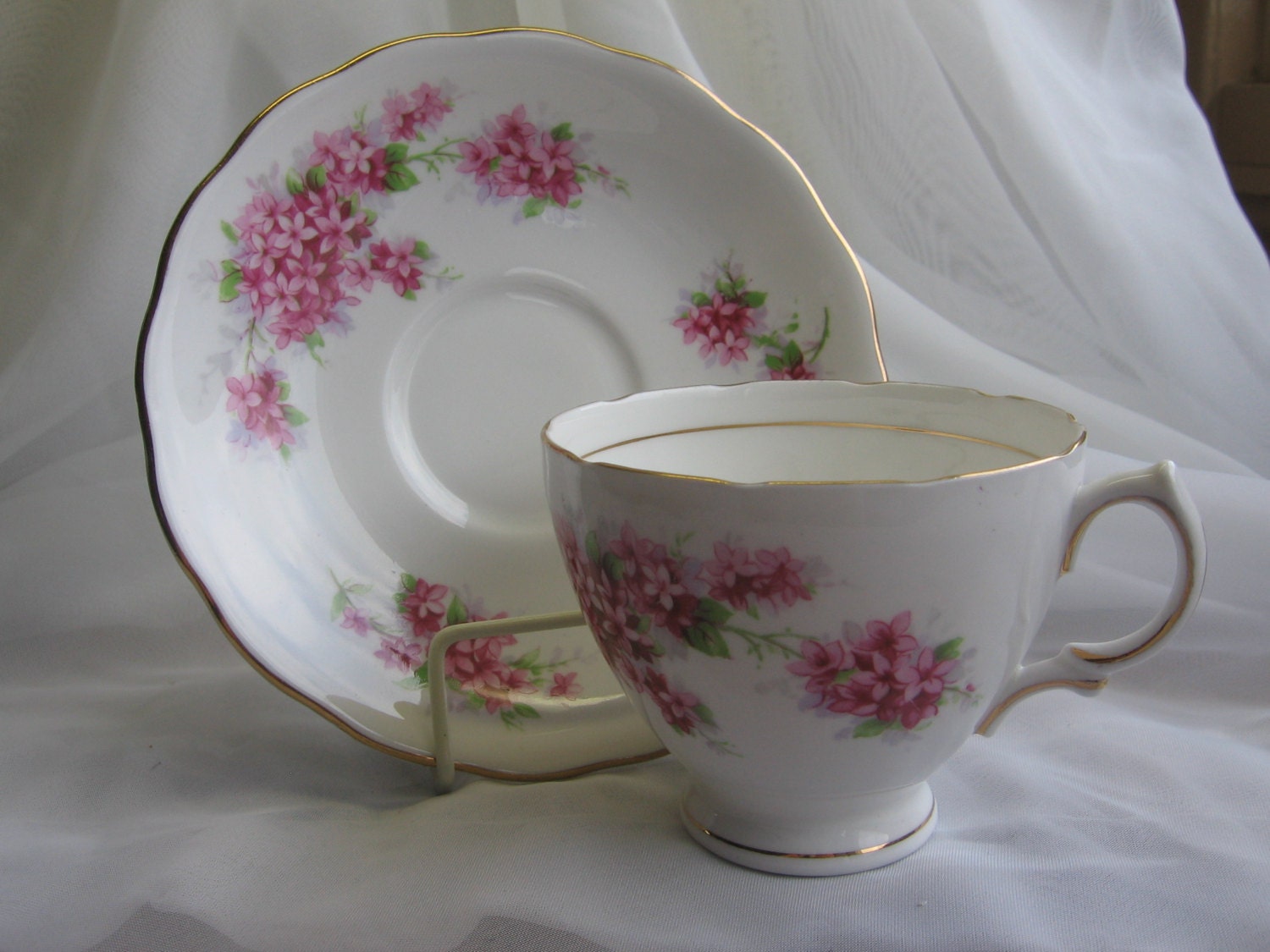 Vintage ROYAL VALE England Bone China Tea Cup & Saucer Pink