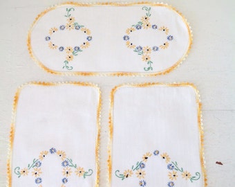 Mid Century Chair Doily|Vintage Table Linens|Embroidered Linens|Mid Century Chair Pads|Mid Century Gift Idea|Vintage Furniture Covers