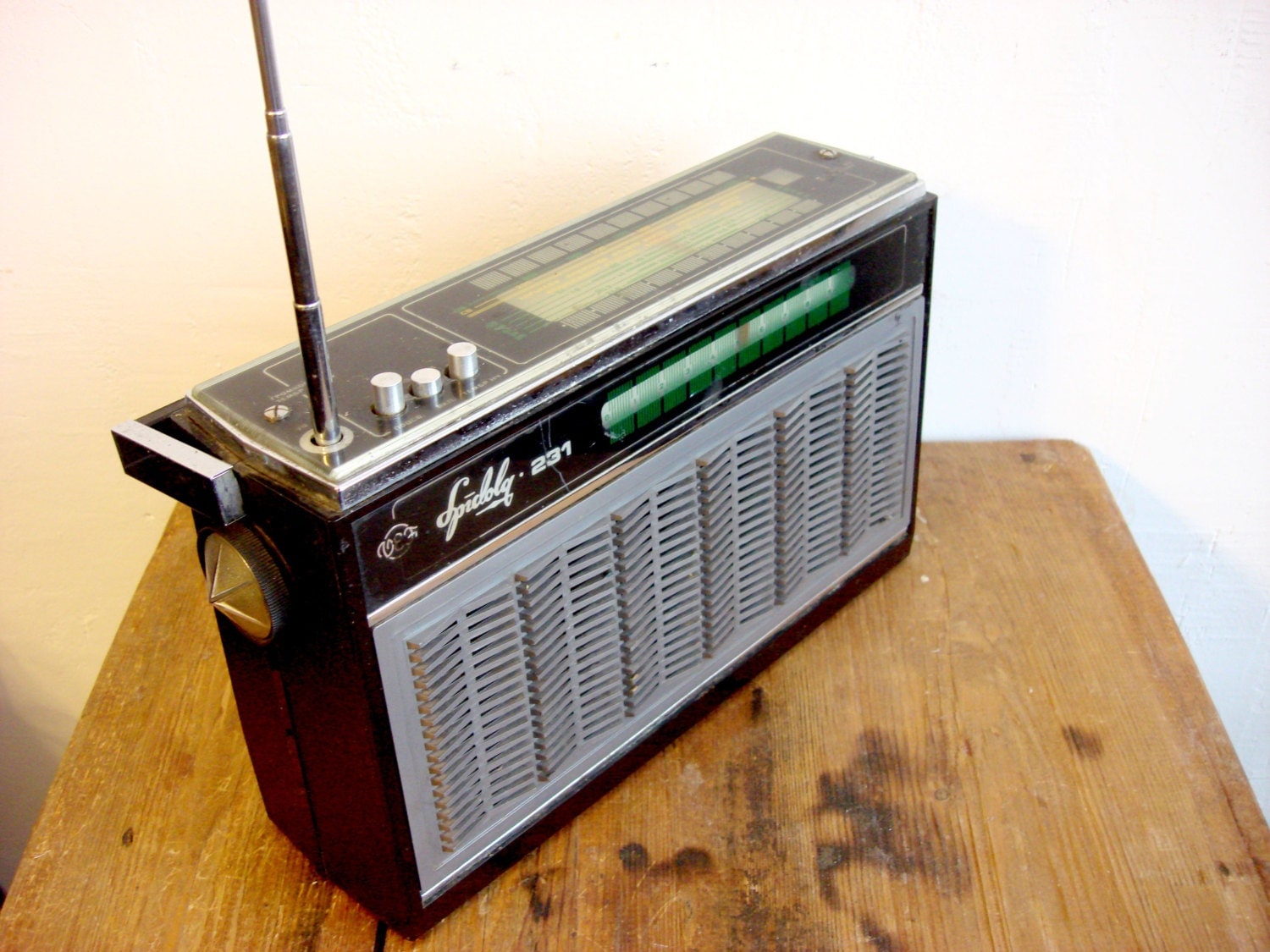 Vintage Radio 1970's batteryoperated Radio