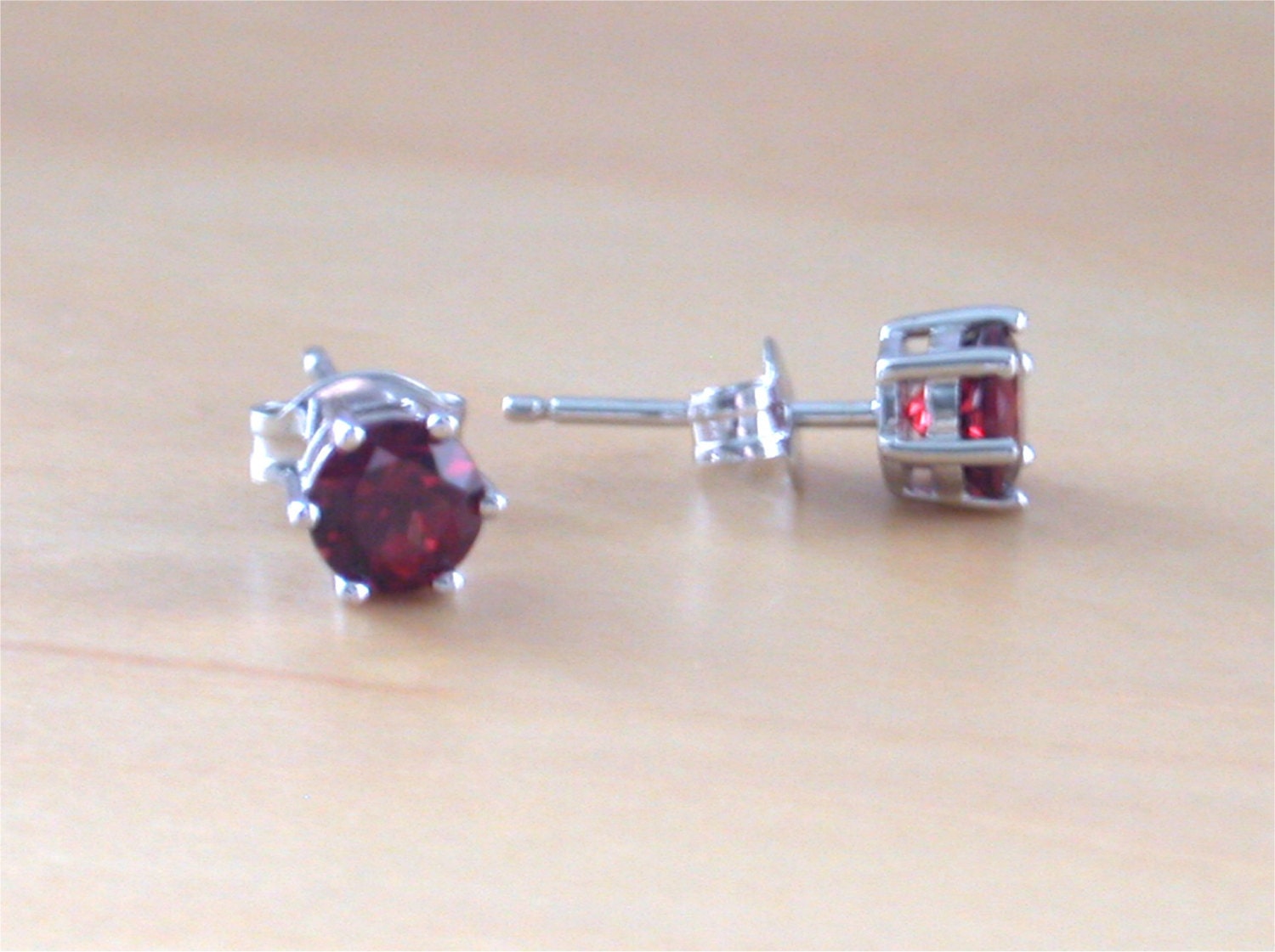 925 Garnet Stud Earrings/Sterling Silver Garnet