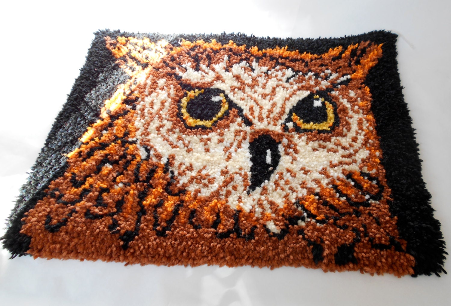 Vintage 1970s Owl Latch Hook Rug / Wall Hanging