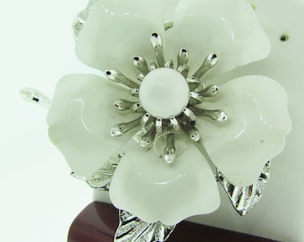 Sarah Coventry vintage flower brooch.