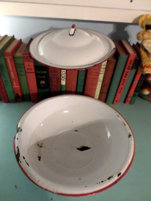 Vintage Enamelware Enamel Wash pan and extra lid White with