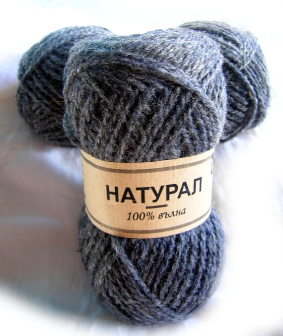 Natural wool yarn. Color grey.