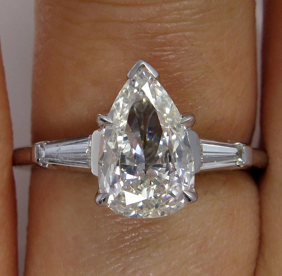 Items similar to Reserved..GIA 1.46ct Estate Vintage Solitaire PEAR