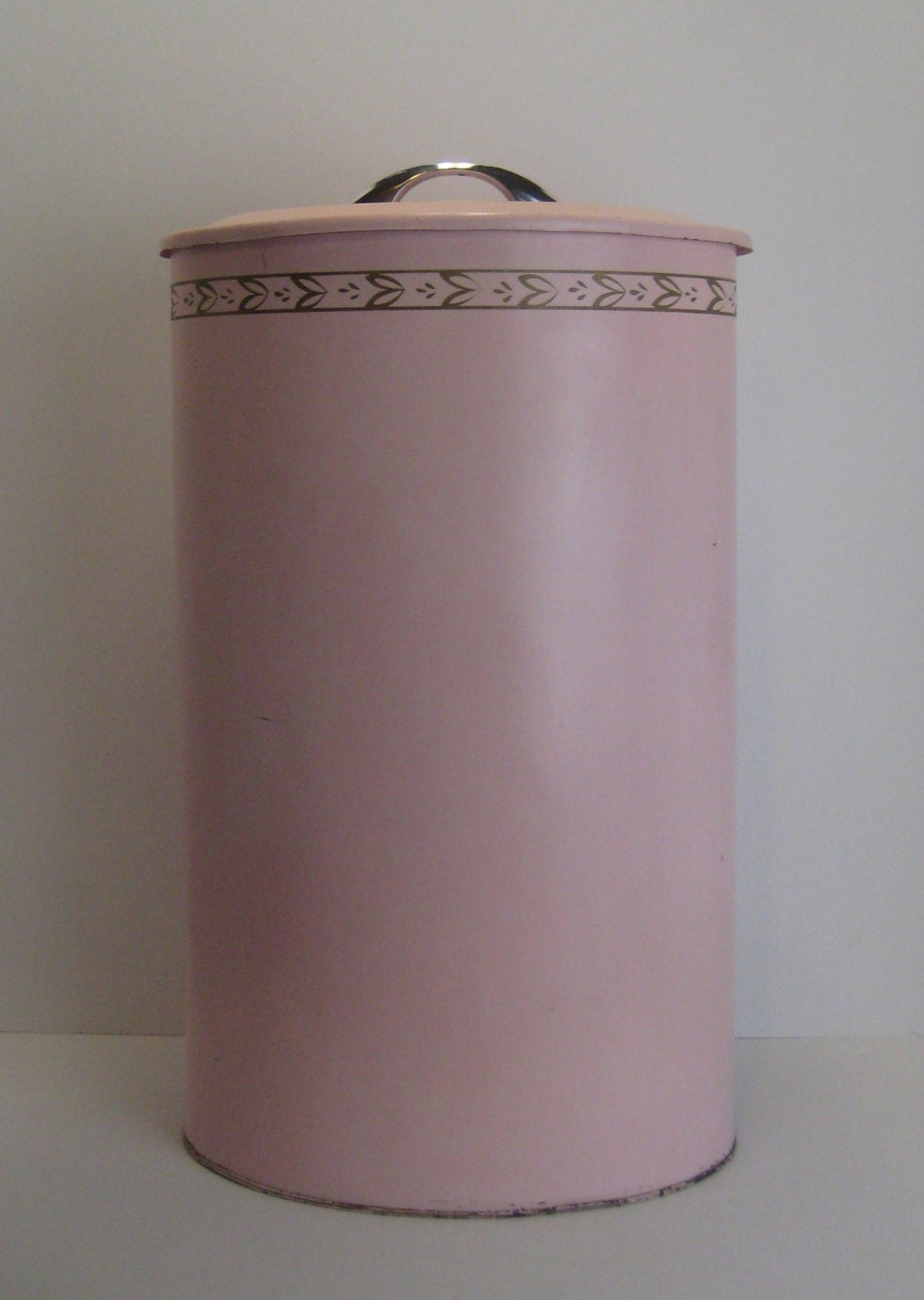 Vintage Pink Metal Hamper With Lid // Ransburg Haute Juice