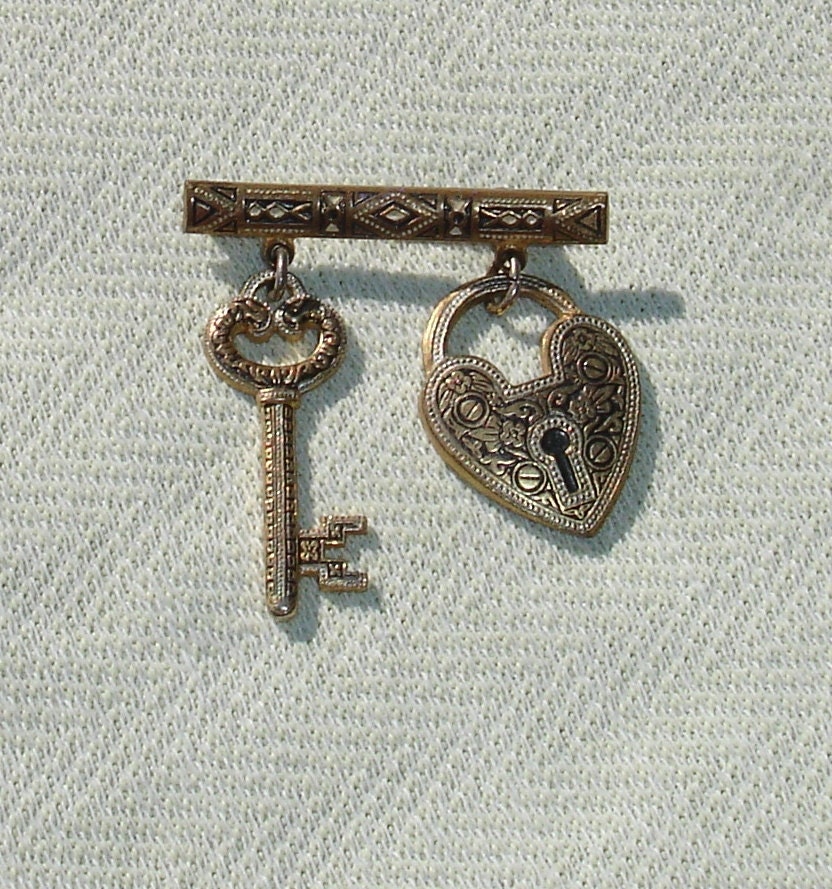 RARE Vintage Heart Shaped Lock and Key Demascene Brass Brooch