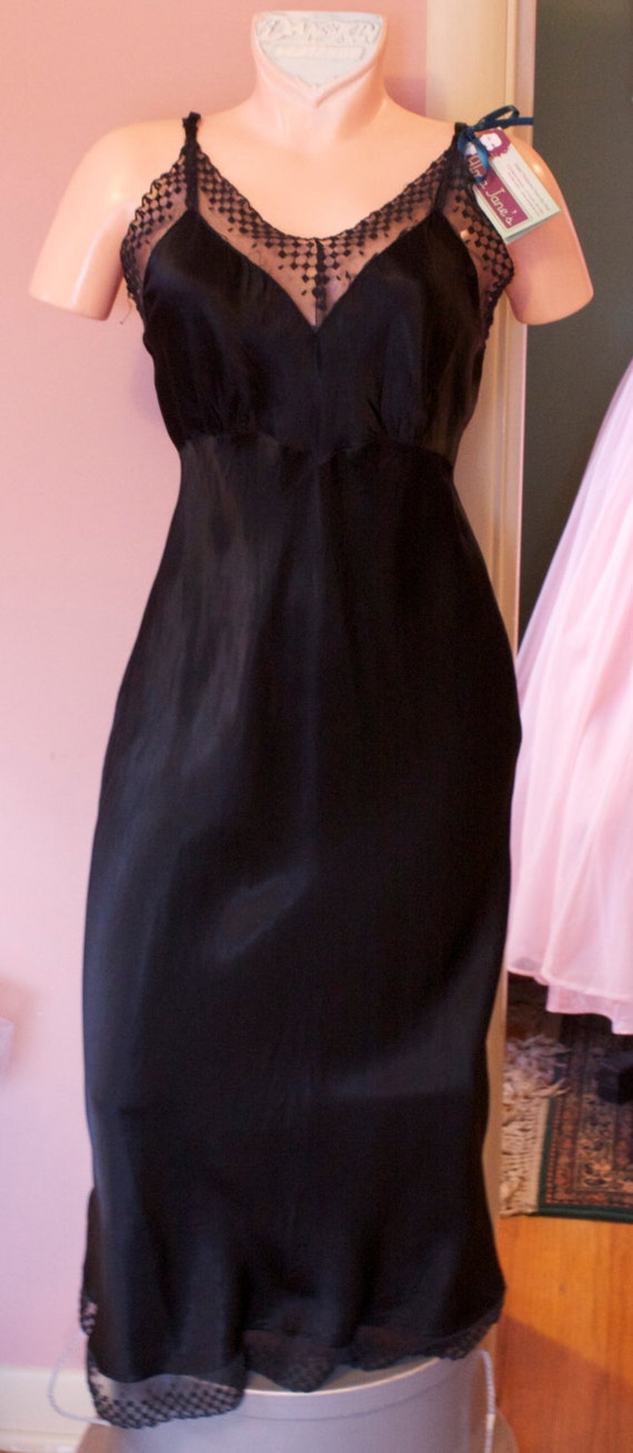 Fabulous Black Slip misses size 16 Old sizing women's by almajanes