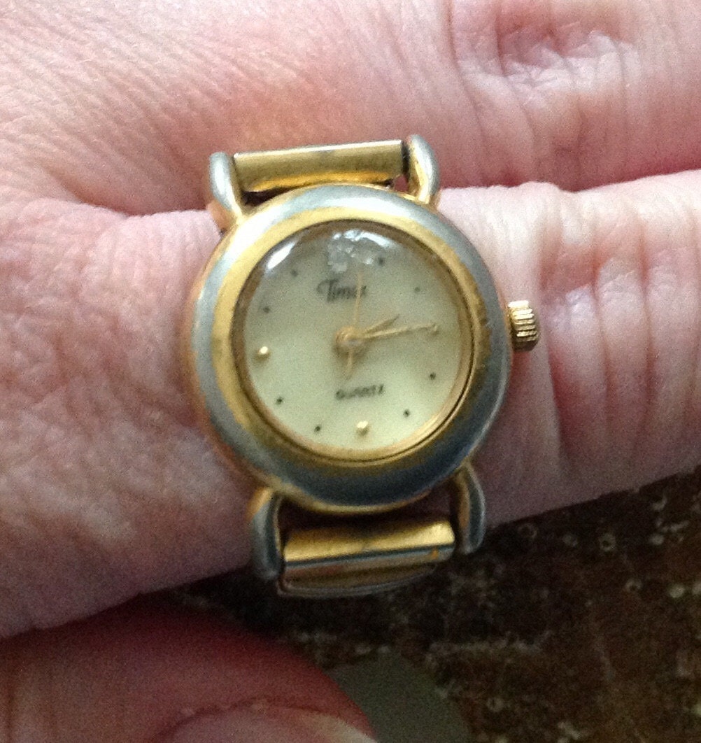 CAVIAR DREAMS Vintage Gold Tone Timex Quartz Watch Ring with