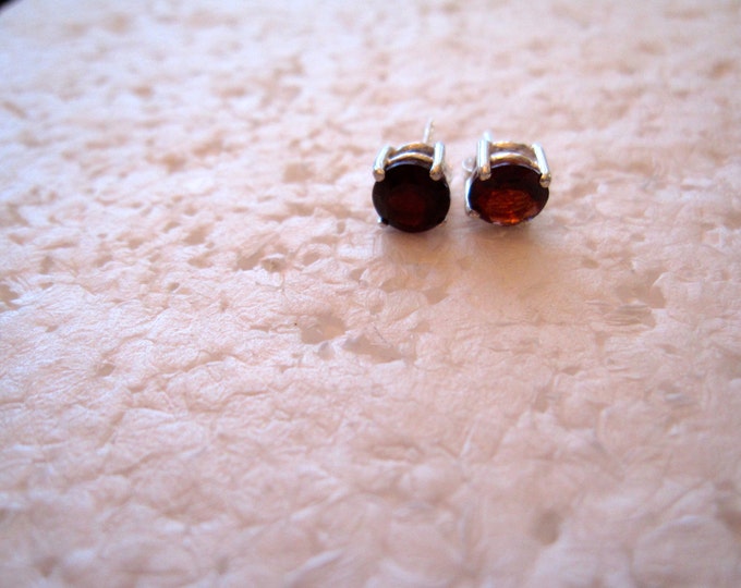 Red Garnet Studs, 7mm Round, Natural, Set in Sterling Silver E735