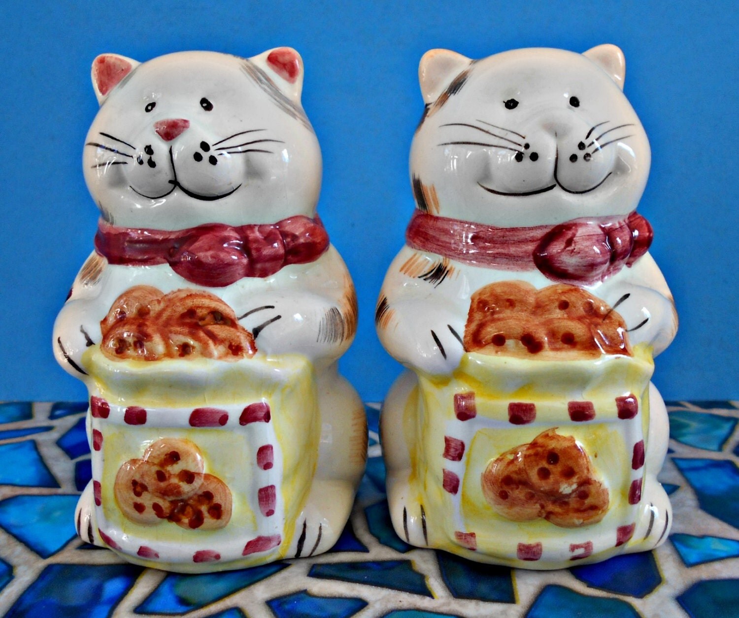 Ceramic Cat Salt & Pepper Shakers Calico Kitties with