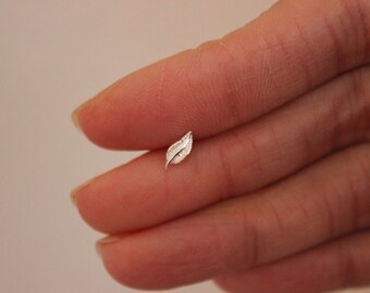 Tragus, Cartilage Earring, Tiny Leaf Cartilage Earring, Tiny Cartilage Earring, Tiny Tragus Stud, Silver Cartilage, Silver Stud Earring,
