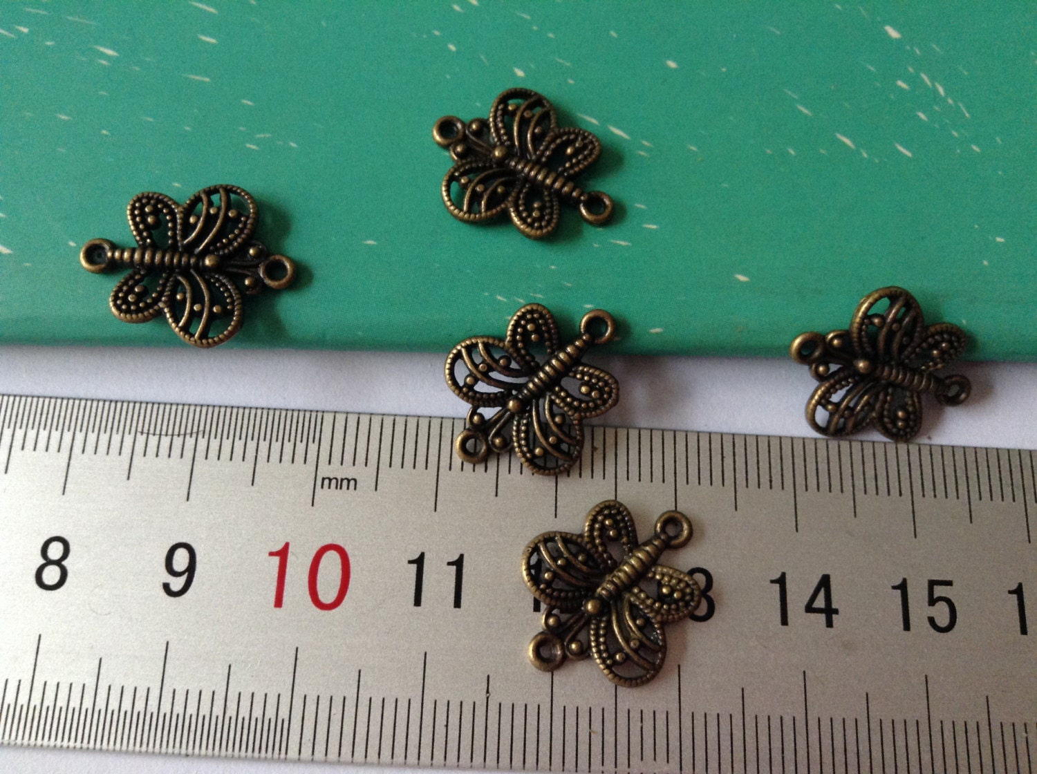 50 pcs Antique Bronze Butterfly fittings Connection of love Charm Pendants 14X17mm B084