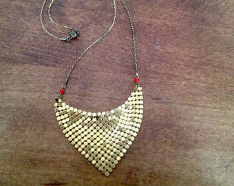 Red Thérèse, coat of mail gold metal