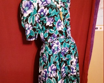25--Womens dress-Flowers-Front buttons- Zipper-Karen Stevens-Size 8- Rayon-Shoulderpads-1990's Fashion-Dry clean