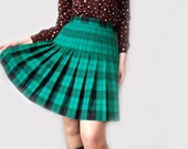 Vintage check chequers green pleated retro skirt - vintage woolen skirt - midi mini scirt  - 1980s size s - size m
