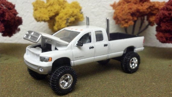 1/64 custom lifted dodge ram 2500 tricked out & super sweet