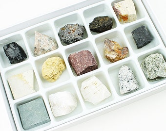 15 Piece Boxed Mineral Collector's Set