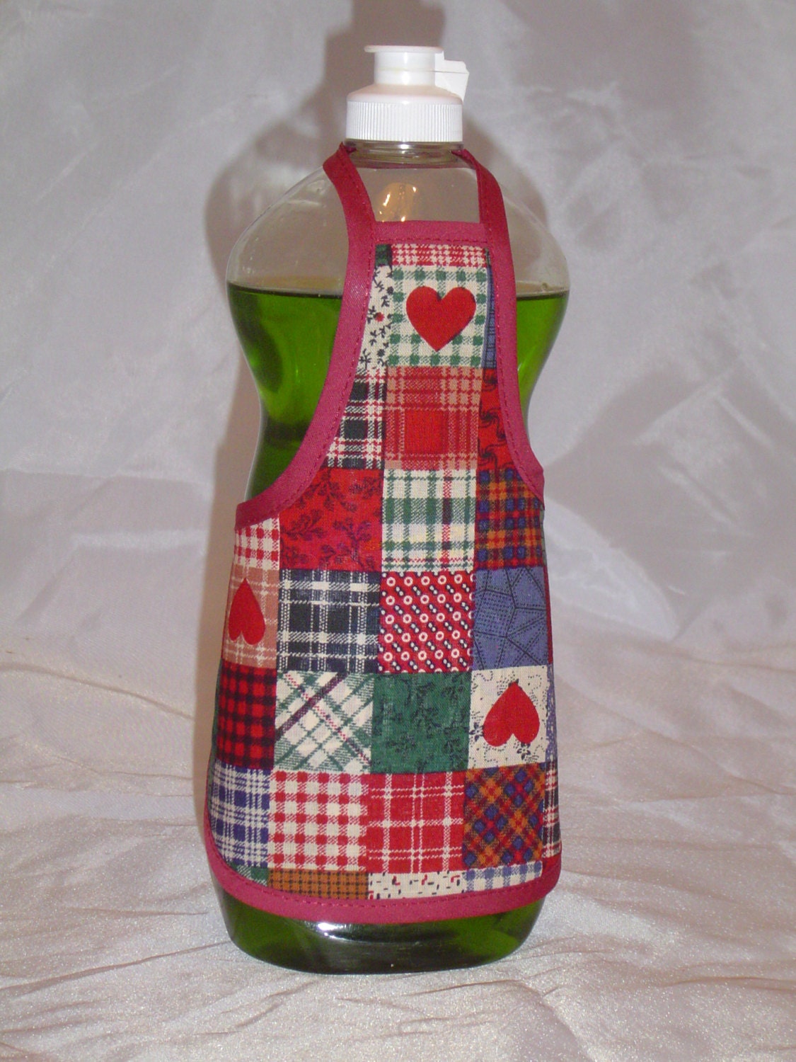 Patchwork Heart Quilt Pattern Detergent Dish Soap Bottle Apron