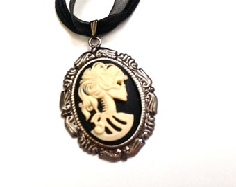 Lady lolita skeleton cameo necklace