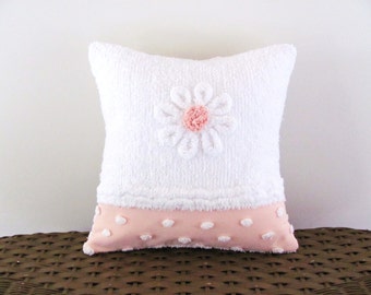 Peachy pink pillow cover, WHITE DAISY, vintage chenille cushion cover, 12 X 12, cottage chic cushion, shabby style pillow case