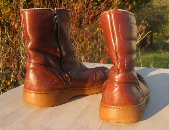 Items similar to Vintage Bates Floater Quilted Boots 9