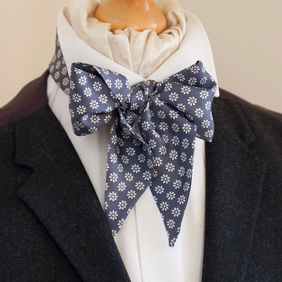Grey Silk Twill Victorian Bow Tie with Ivory by storiadiversa