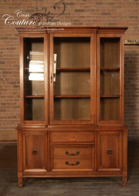 Vintage Bassett China Hutch no. 14358 by CasaCoutureFurniture