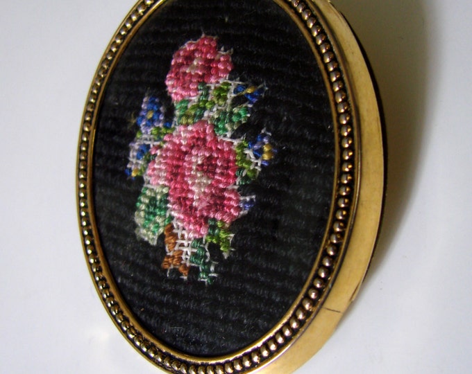 Tapestry Needlepoint Embroidery Brooch / Vintage Folk Art / Floral Bouquet / Jewelry / Jewellery