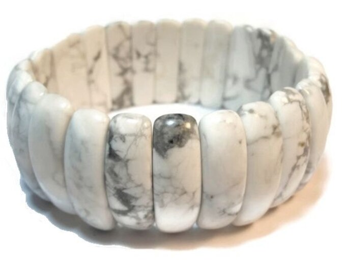 FREE SHIPPING White Howlite bracelet, stretch natural carved gemstone vintage
