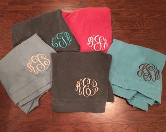 Monogrammed Comfort Colors Sweatshirt / Unisex or Oversized Comfort Colors Sweatshirt / Personalized Sweatshirt / Monogrammed Pullover