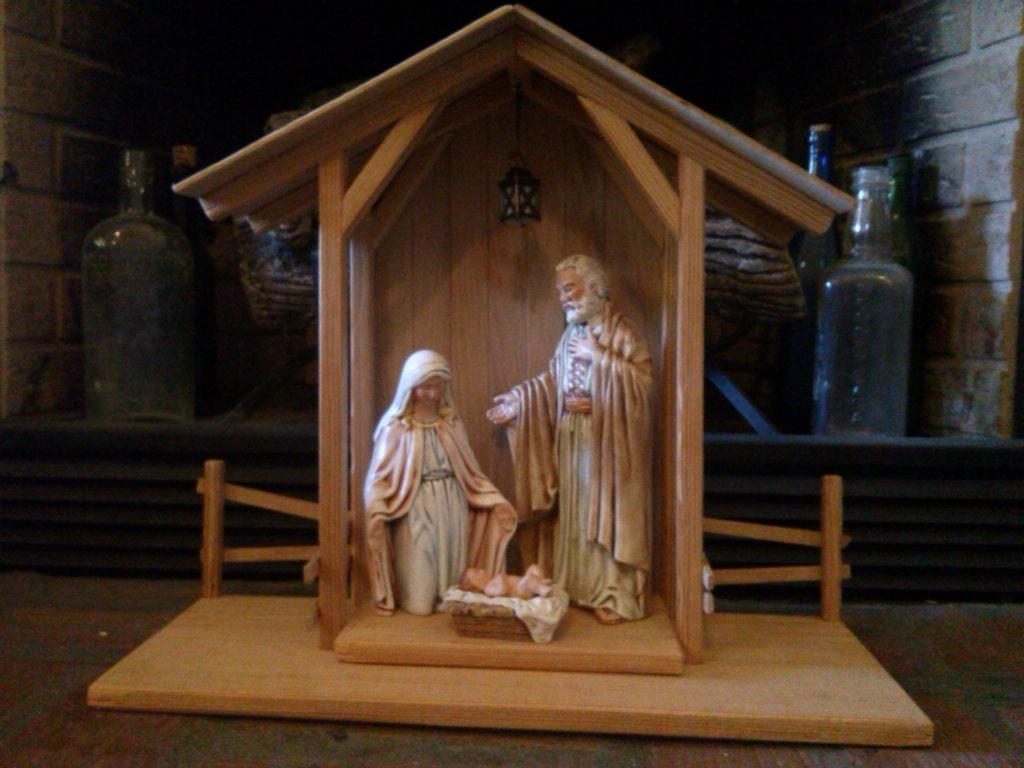 Reclaimed Wood Nativity Stable Creche by TheMomandPopWoodshop