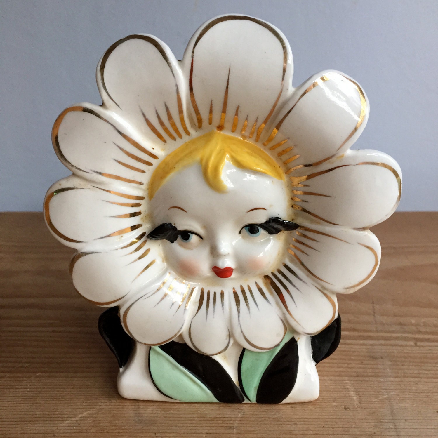 Beautiful Vintage Flower Wall Pocket