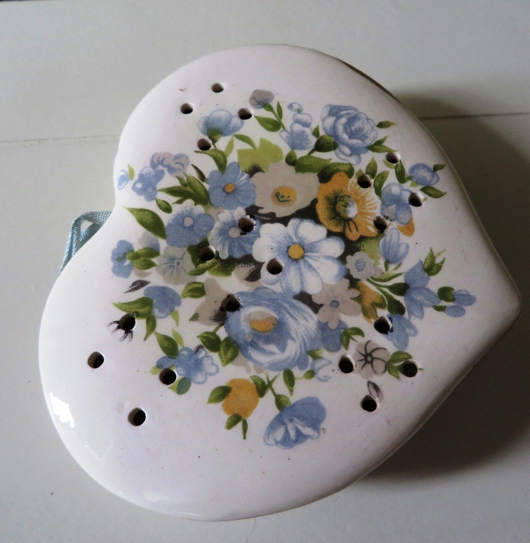 Treasure Masters porcelain potpourri Holder w Florals