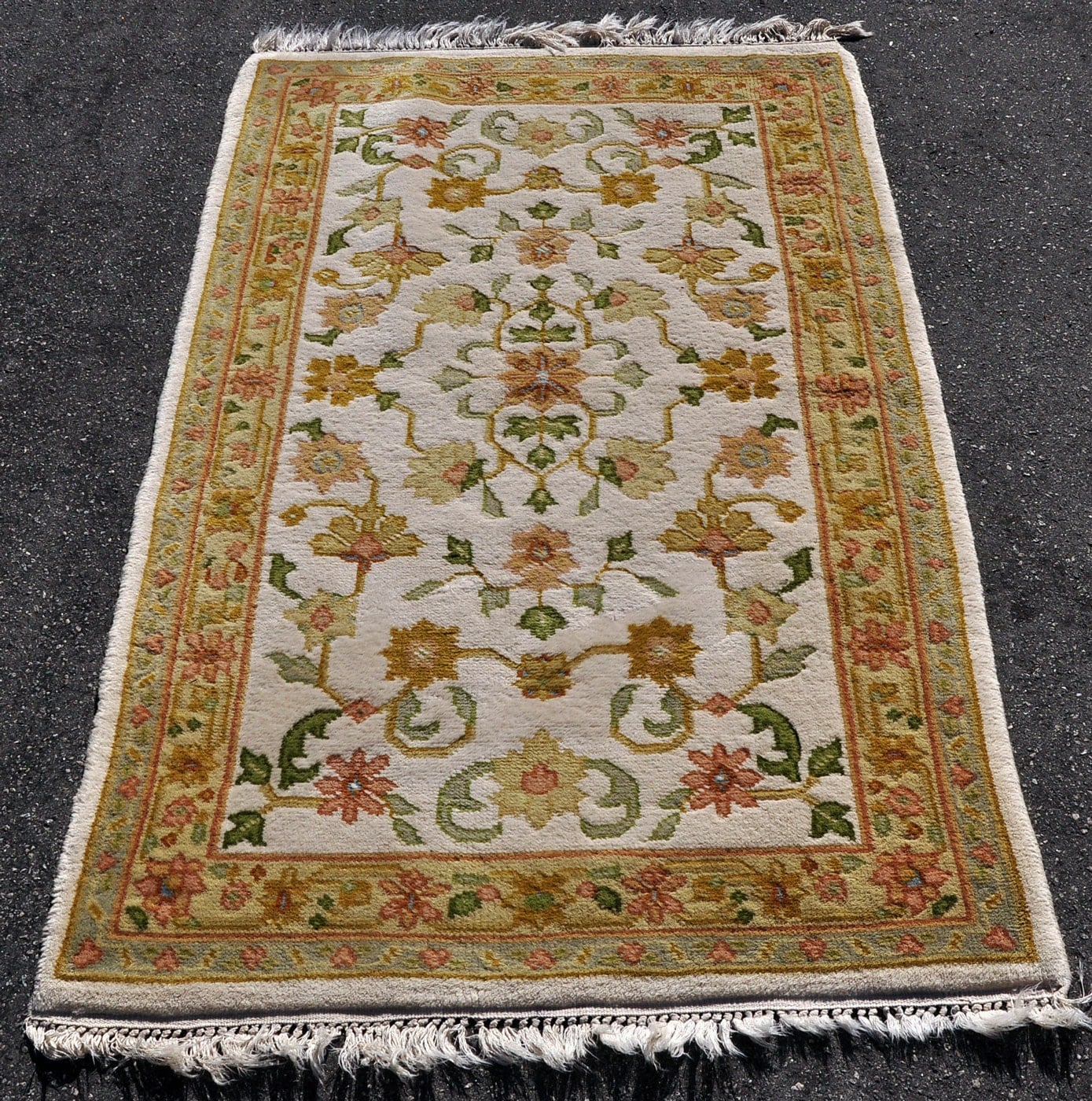 Handmade Arts and Crafts Style Rug 5 ft. 6 in. by Devildingocafe