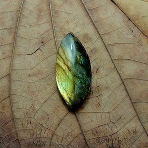 Labradorite Cabochon , Glod Green Flash, ,Semiprecious Jewelry , Q-Stone,Small, 30x14x5mm